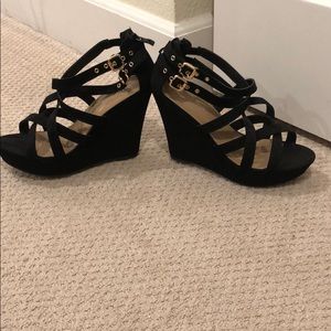 Black strap wedges